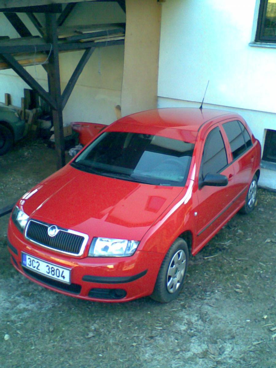 Ještě stále rok 2007, již s foliemi Bruxafol, pruhem na čelním okně a na zimákách