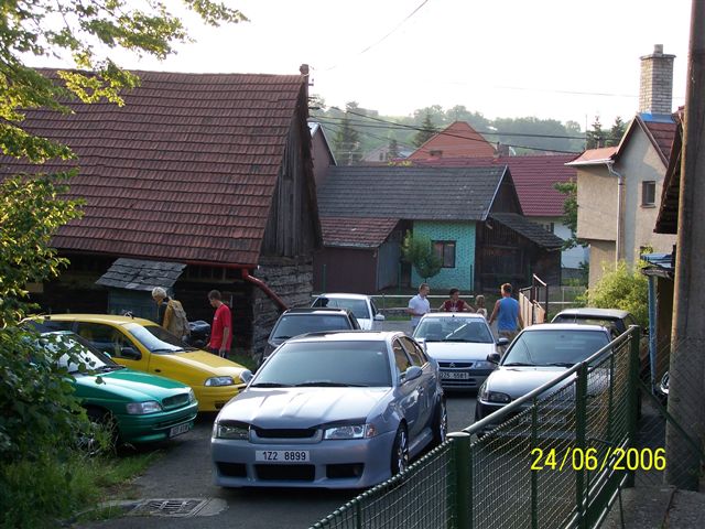 tak toto je jinak klidná ulička kde projíždím většinou jen já
